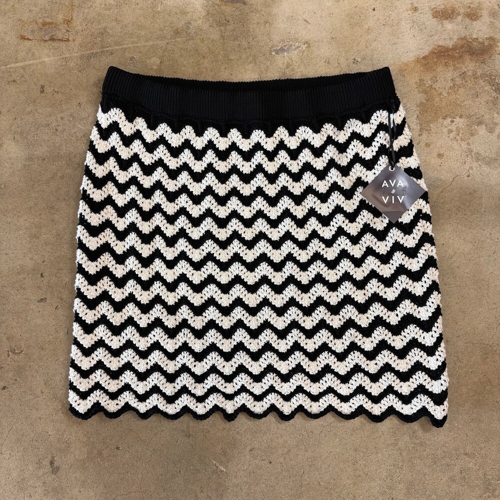 NWT Ava & Viv Black White Chevron Crochet Knit Skirt Plus Size 3X Scalloped Hem